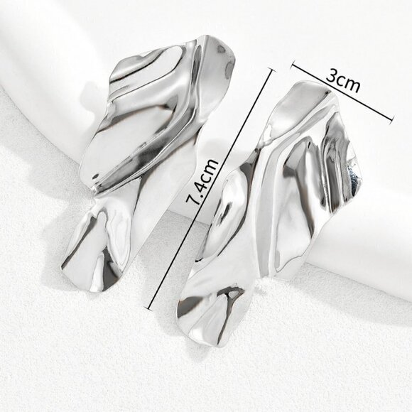 silver tone textured earrings chic trending - Picture 2 of 2